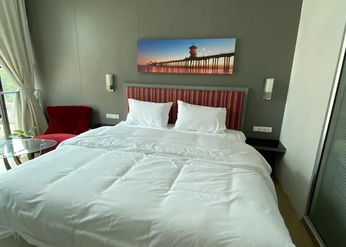 Hotel 8 & Cafe 3*