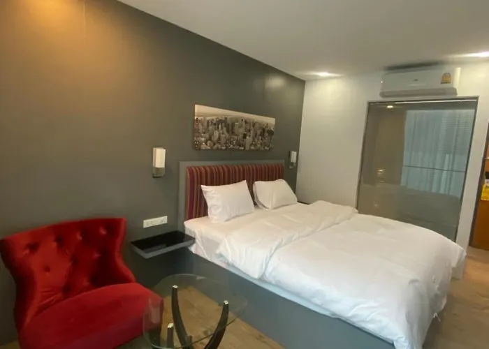 8 & Cafe Hotel 3*