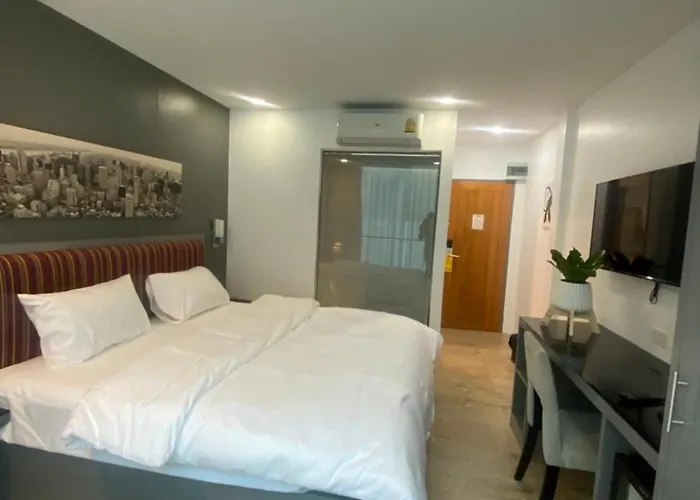 Hotel 8 & Cafe Bangkok